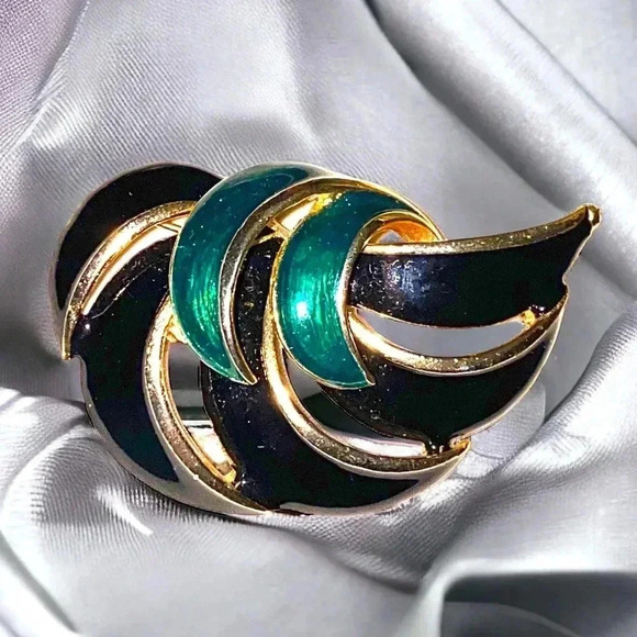 Vintage Givenchy Green Black Enamel 18k Gold Plated Brooch Pin - Picture 1 of 5